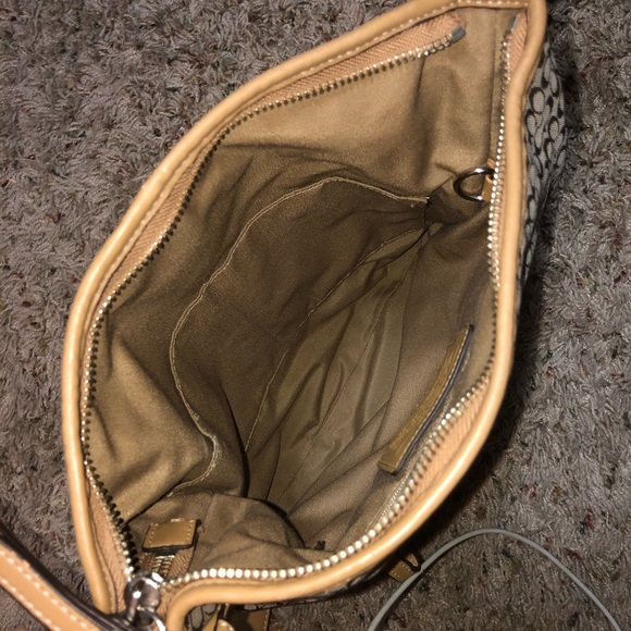 Authentic Coach tan signature C crossbody bag - Picture 6 of 9